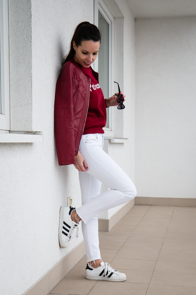 Burgundy sweatshirt outlet outfit